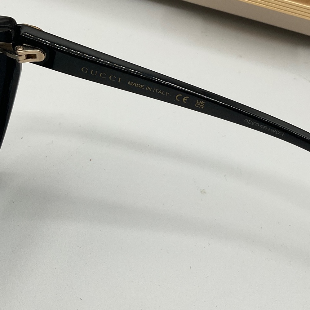 Gucci Black Oversized Sunglasses - Picture 9 of 10